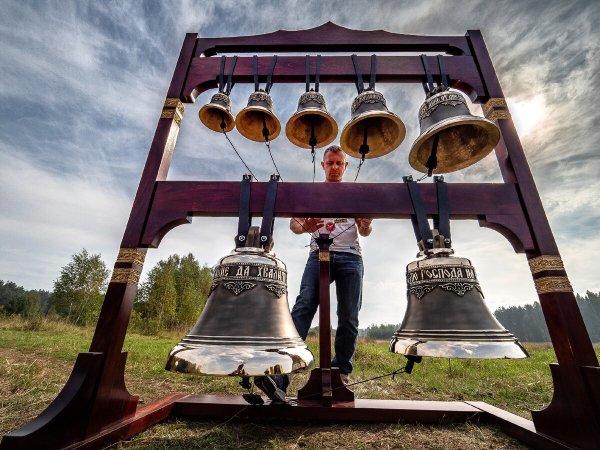 Колокол в храме звонница