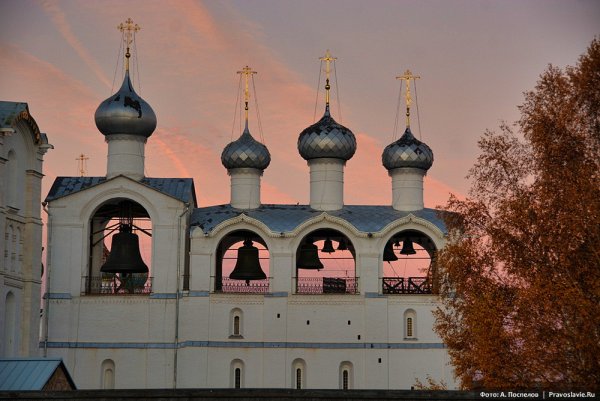 Башня со звонницей