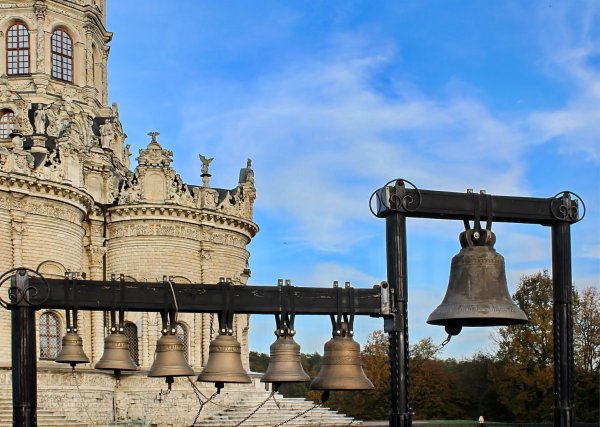 Звонница Псково-Печерского монастыря