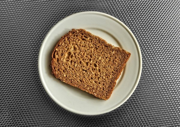 Кусок черного хлеба