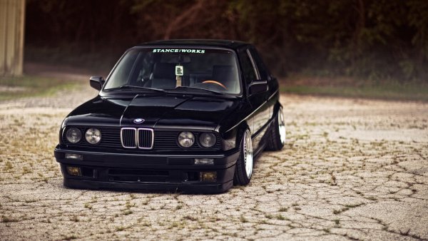 BMW e30 черная