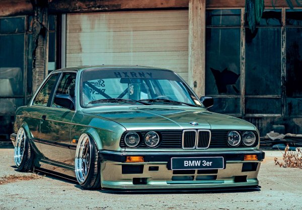 BMW 320 e30