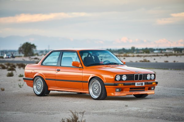 BMW e30 седан