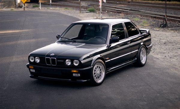 BMW e30 sedan