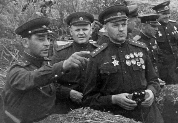 Только тот народ который чтит своих героев