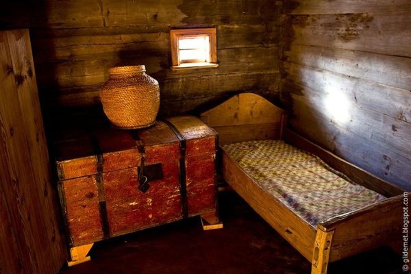 Сундук в русской избе
