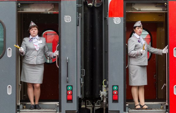 Людмила Белохвостикова проводник поезда