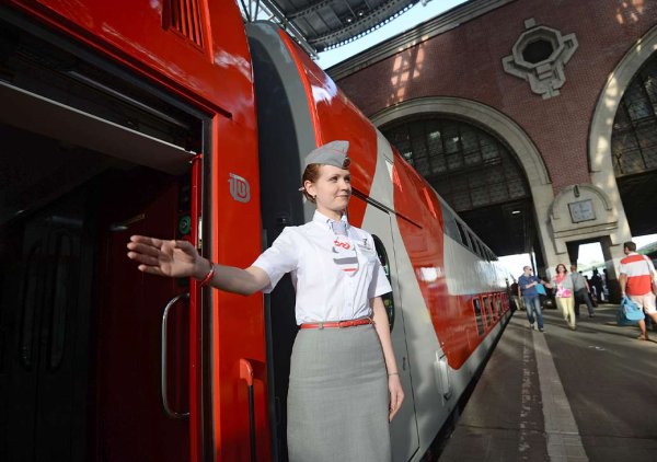 Поезд 743 двухэтажный