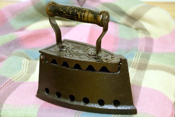 Утюг в старину