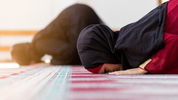 Земной поклон в Исламе