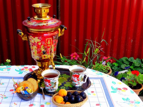 Самовар в саду