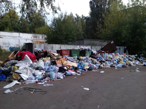 Мусорный контейнер помойка