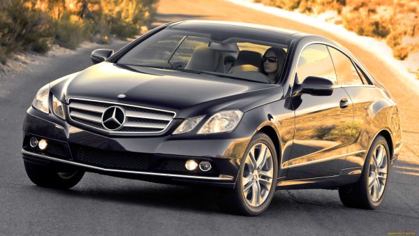 Машина Mercedes-Benz e350