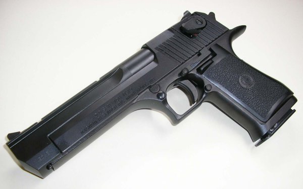 Пистолет Desert Eagle 50