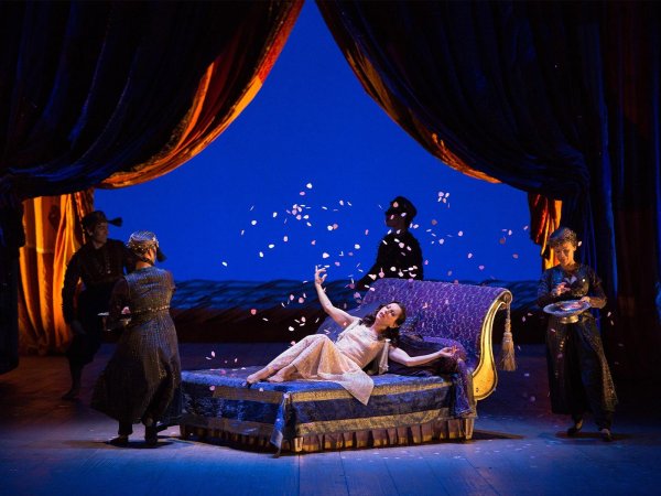 Сцена театрального представления