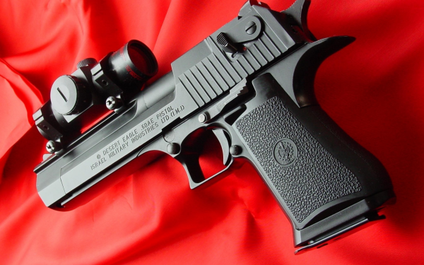 Desert Eagle револьвер