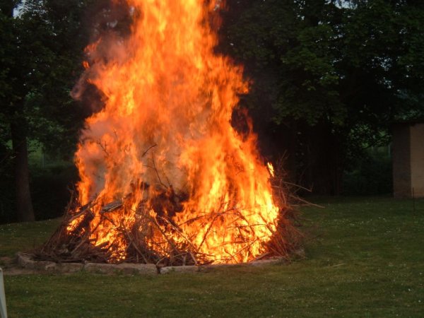 Сигнал бедствия костер