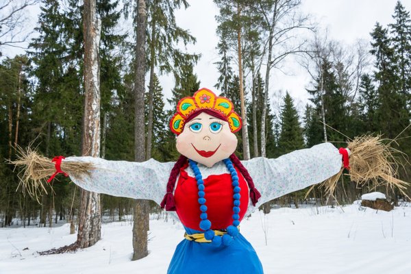 Масленица с косами чучело