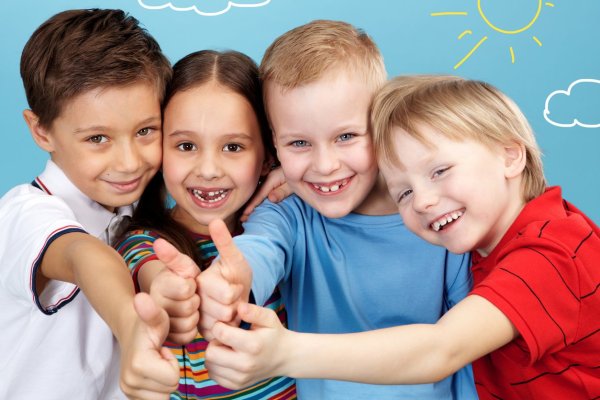 Счастливые дети в школе