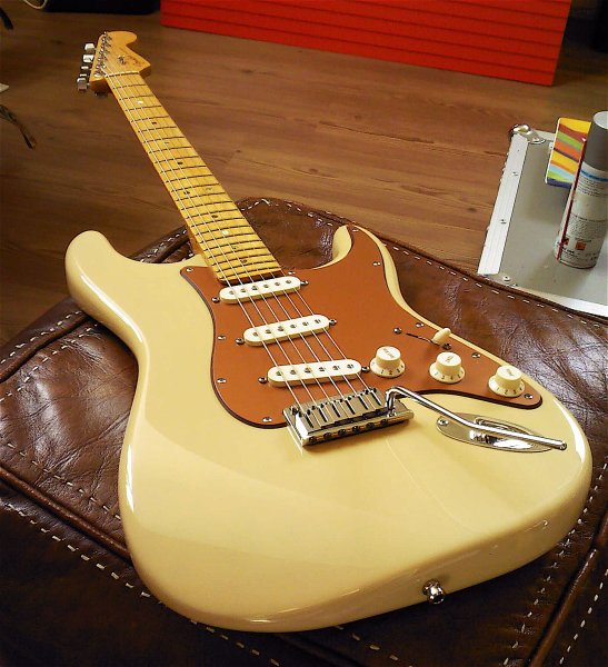 Гитара Gibson Stratocaster