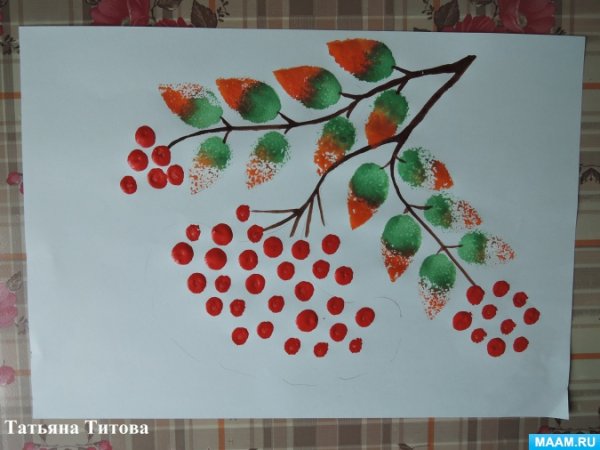 Веточка рябины ватными палочками