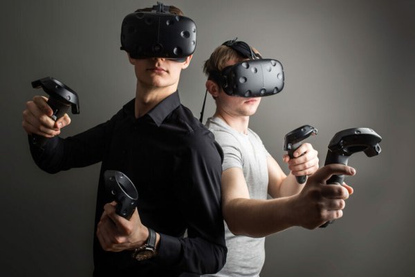Виртуальная реальность в VR-шлеме.