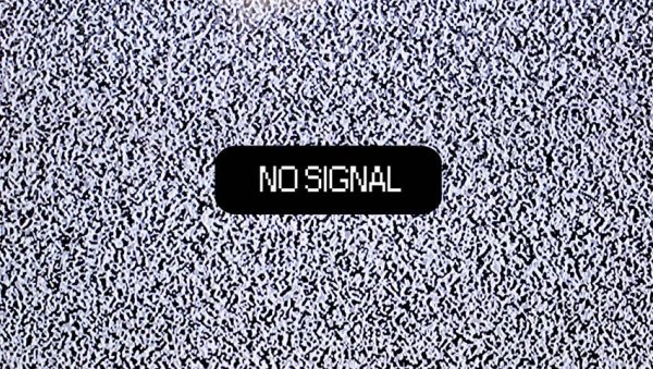 Триколор помехи. Телевизор экран no Signal. Помехи телевизора no Signal. Картинка нет сигнала. Потеря сигнала на телевизоре.