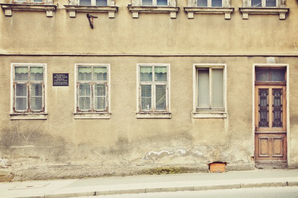 Обшарпанные здания