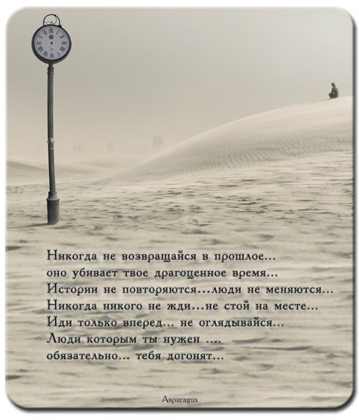 Девушка провожает корабль