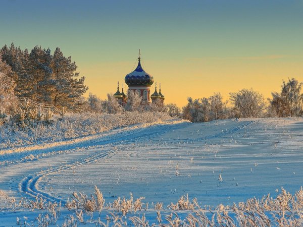 Любытино Церковь зимой