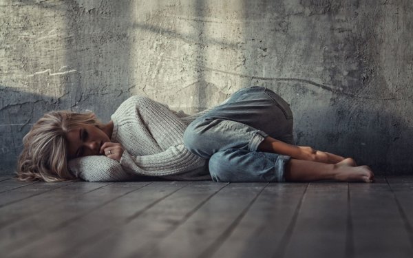 Девушка в депрессии