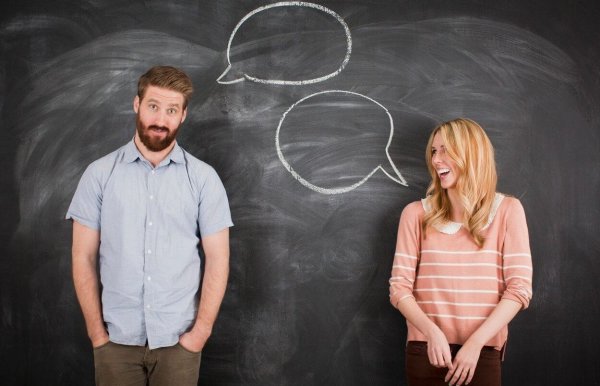 Человек рассказывает