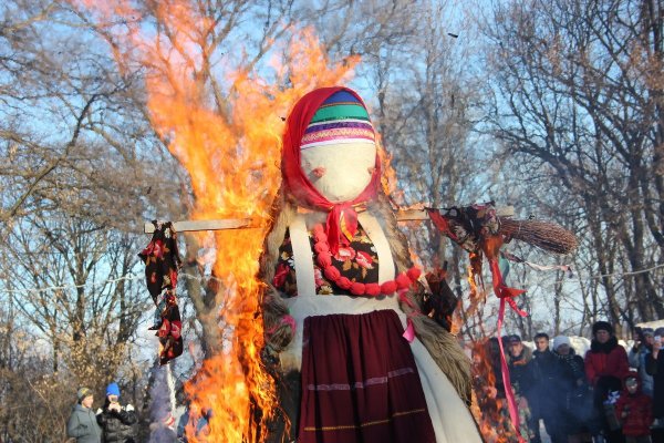 Сожжение чучела на Масленицу