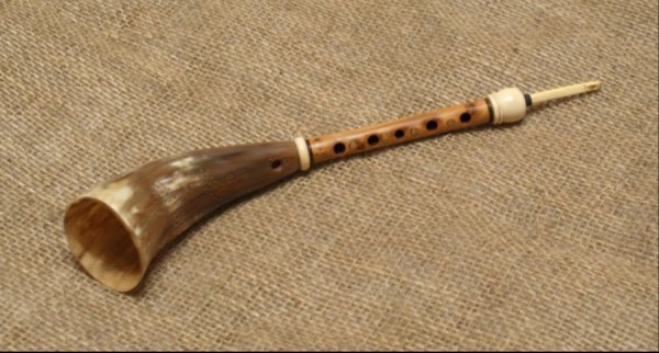 Свирель и рожок духовой музыкальный инструмент