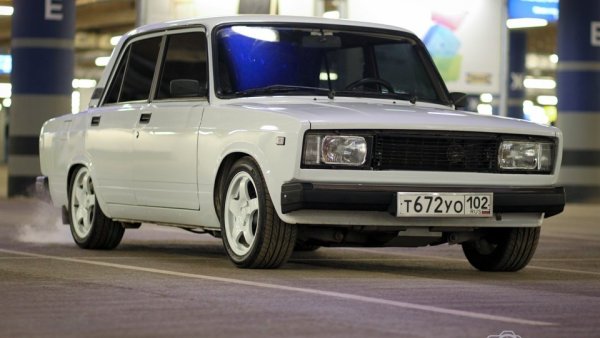 Лада 2105 белая