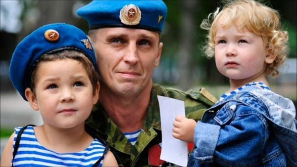 Семья в военной форме
