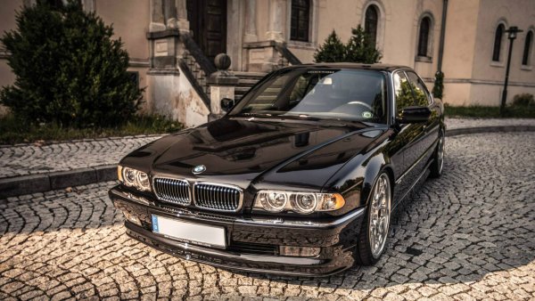 BMW 5 e38