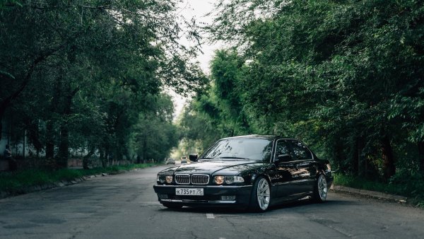 BMW 7 Series (e38)