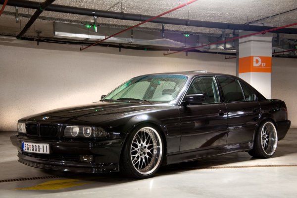 BMW 7 e38 Black