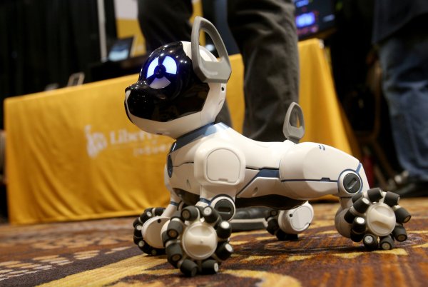 Робот собака Aibo