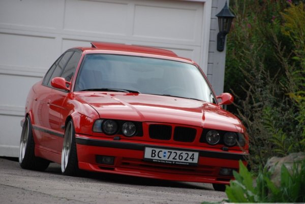 BMW e34 Imola Red