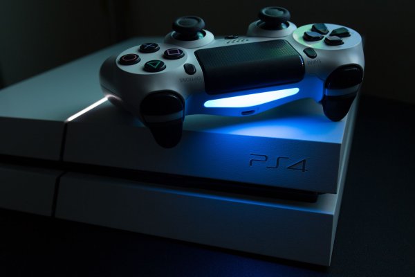 PLAYSTATION 4
