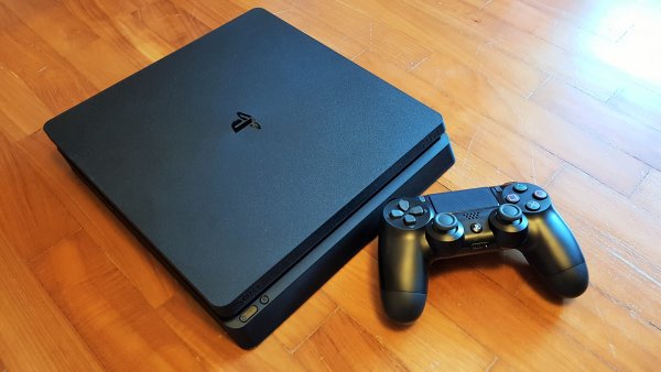 Sony ps4 Slim