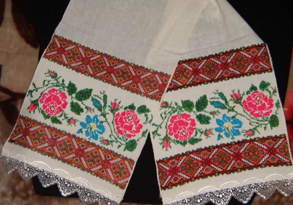 Старинные вышитые рушники