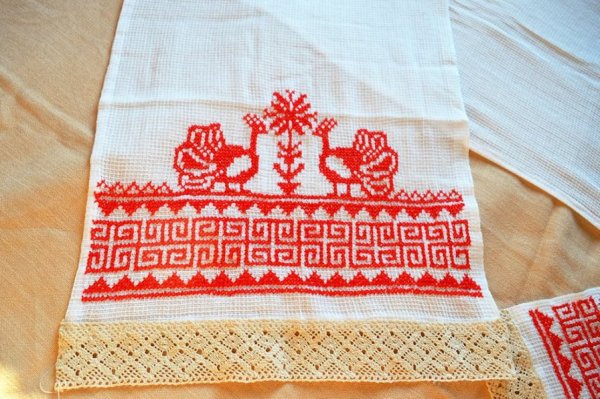 Русская народная вышивка на полотенце