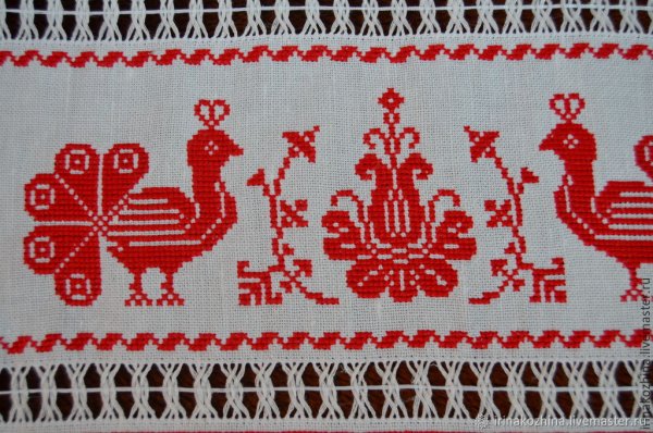Народная вышивка на полотенце