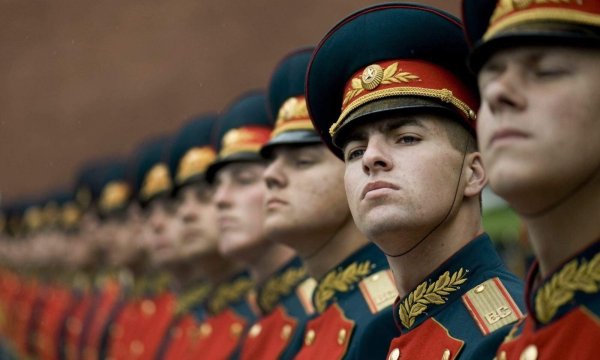 Открытка на новый 2023 год военнослужащим с военнослужащими на бумаге
