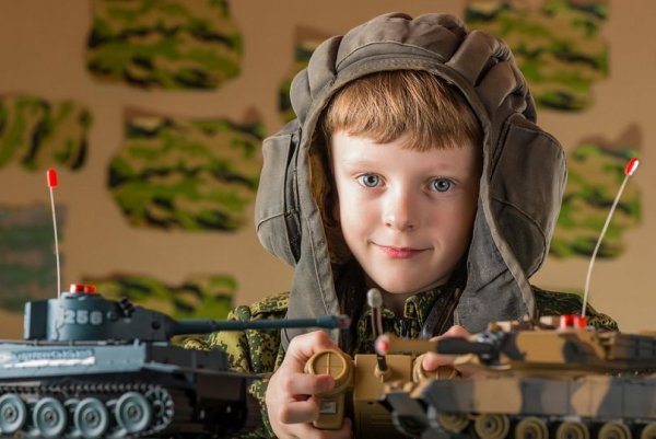 Военный танкист для детей