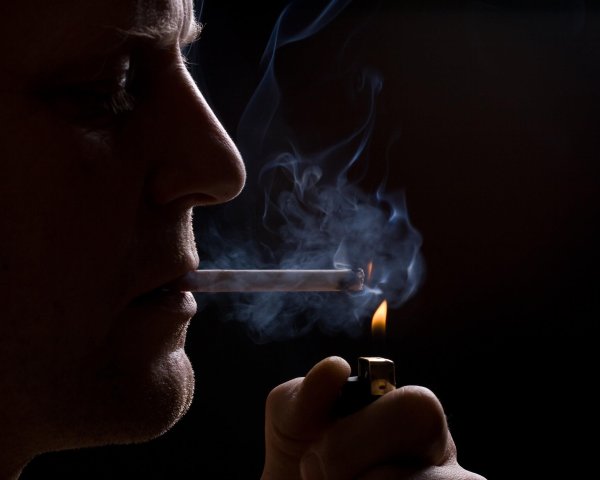 Картинки человек курит (48 фото)