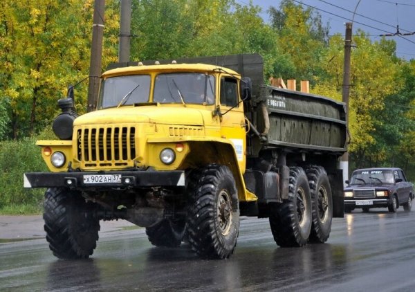Урал 4320 желтый
